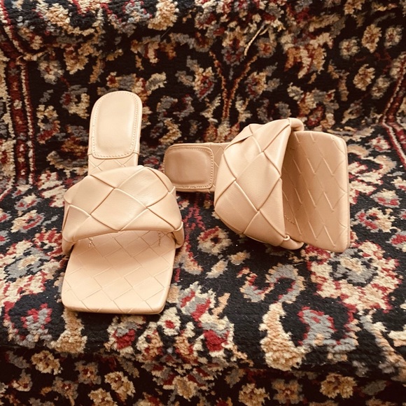 SANDALS! - Picture 2 of 10